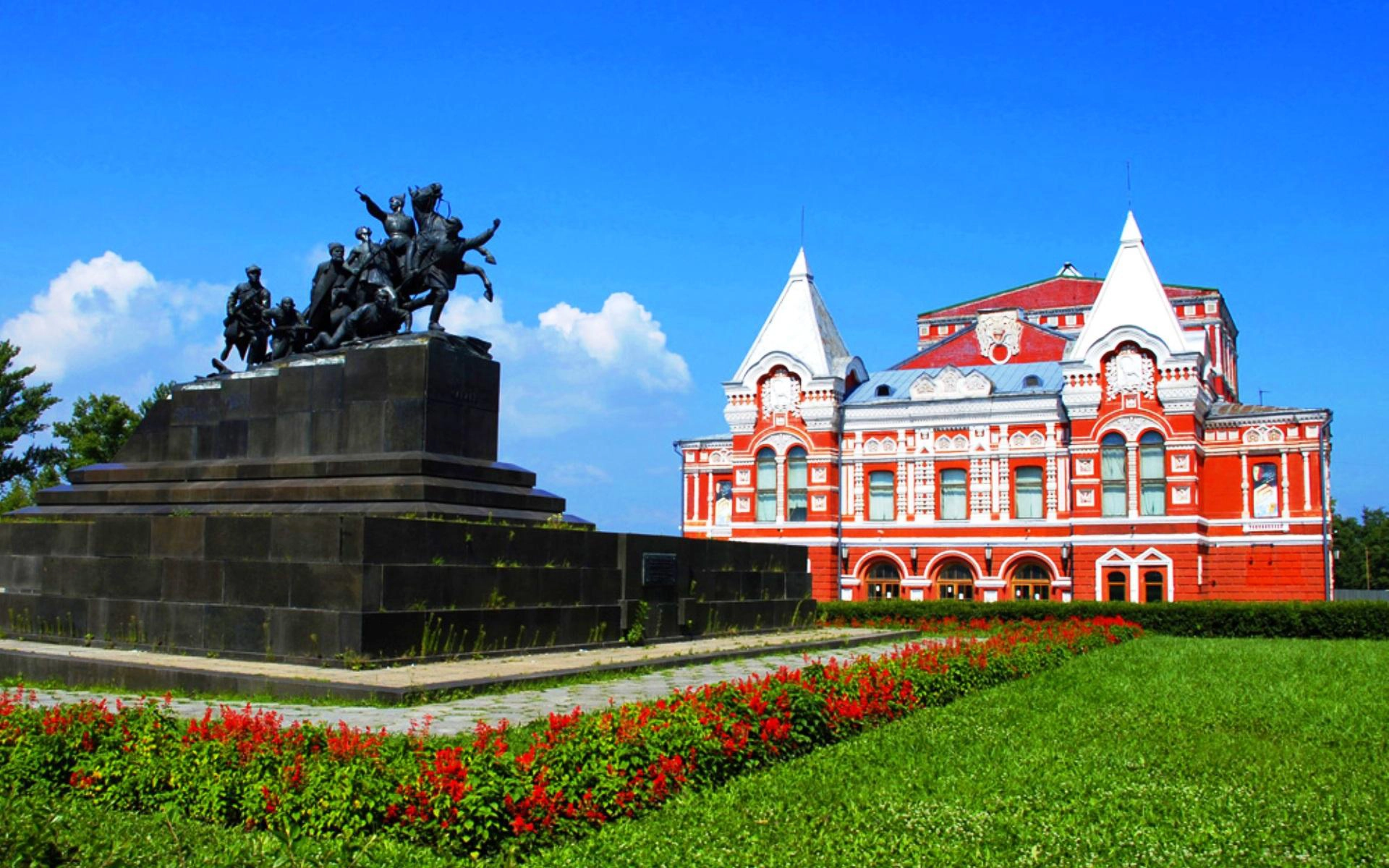 Памятник Чапаева