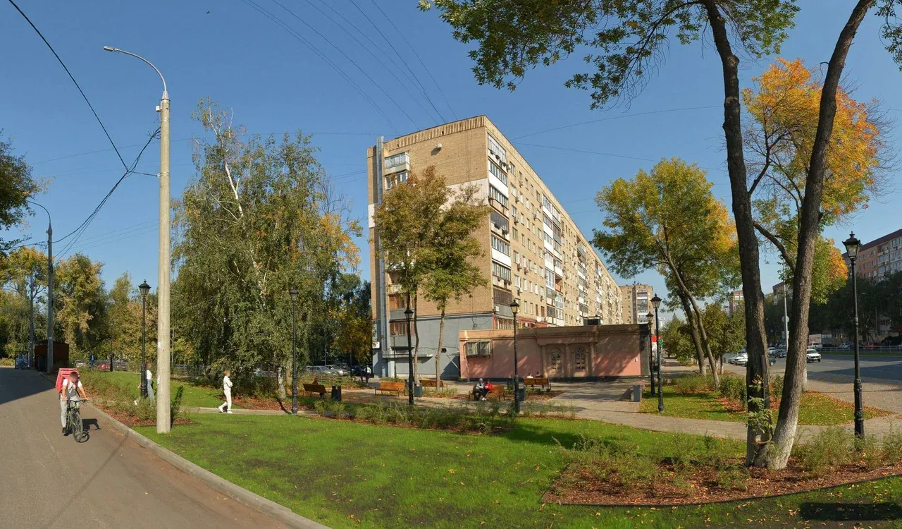 Сквер у дома по улице Ново-Садовая 22