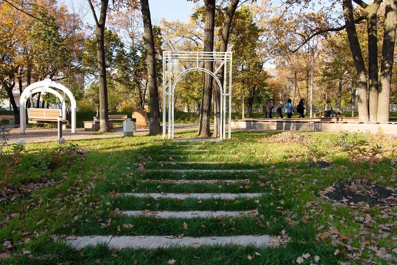 Сквер у ЗАГСа по ул. Сергея Лазо, 13А